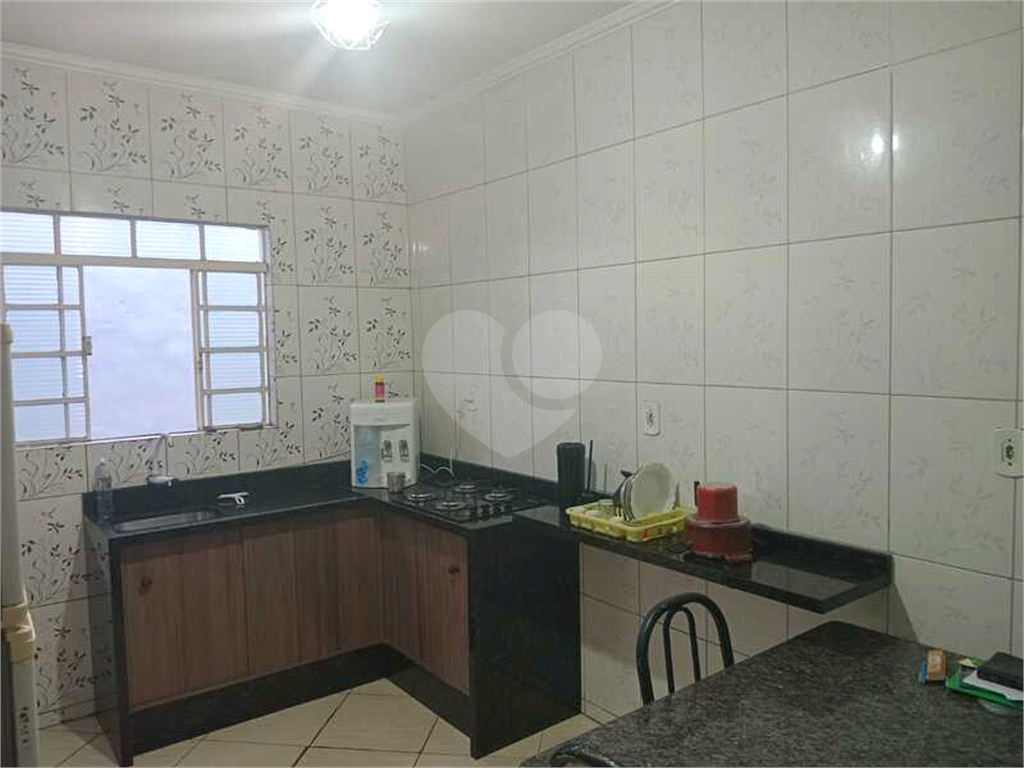 Casa à venda com 2 quartos, 115m² - Foto 1