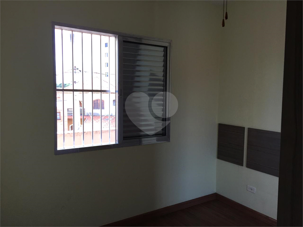 Apartamento de 2 dormitórios no Pari.