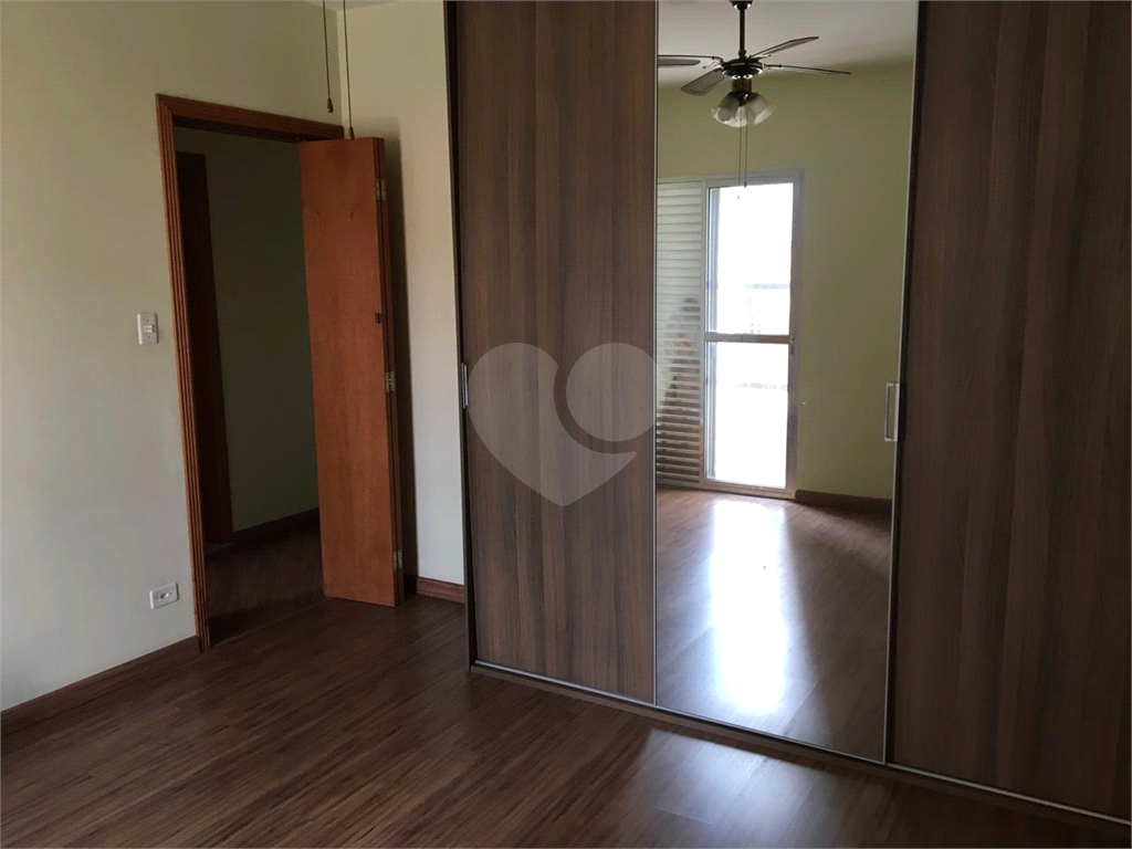 Apartamento de 2 dormitórios no Pari.