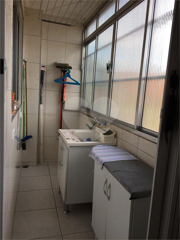 Apartamento de 2 dormitórios no Pari.