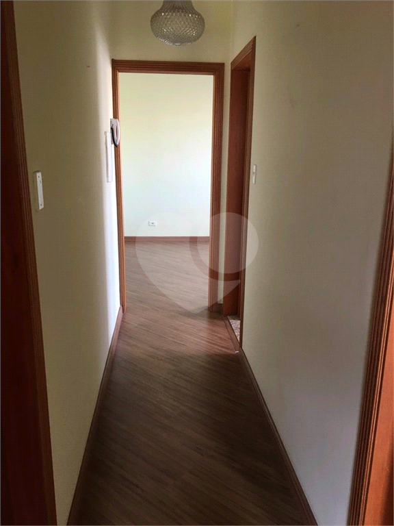 Apartamento de 2 dormitórios no Pari.