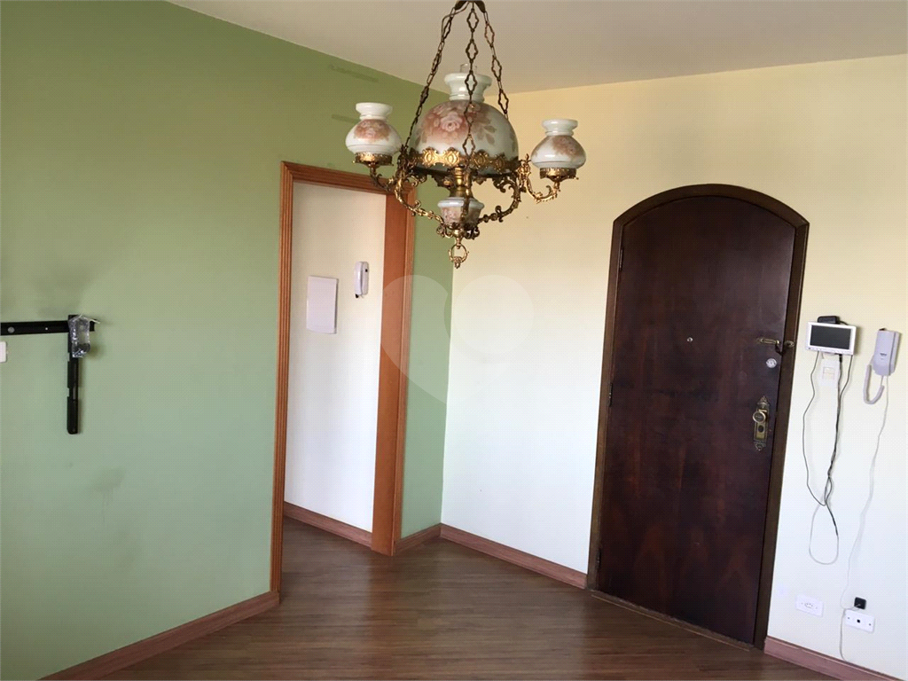 Apartamento de 2 dormitórios no Pari.