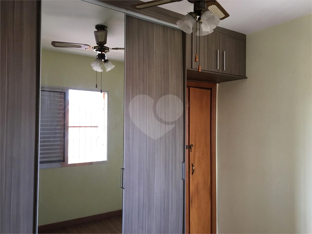 Apartamento de 2 dormitórios no Pari.