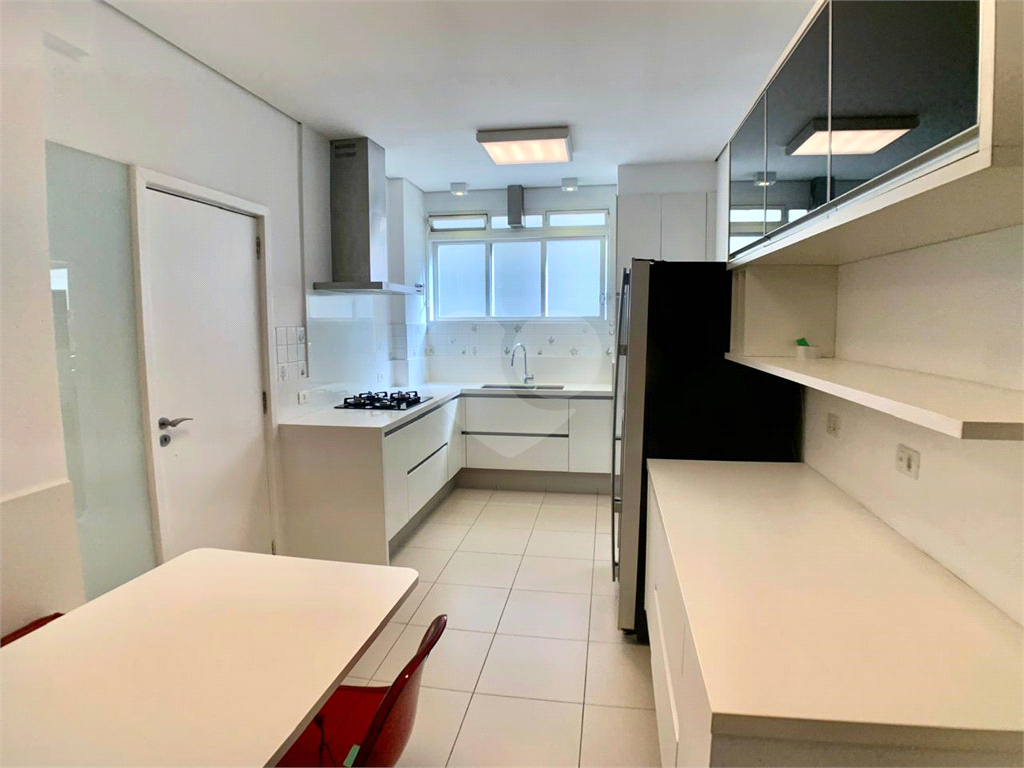 APARTAMENTO em HIGIENÓPOLIS