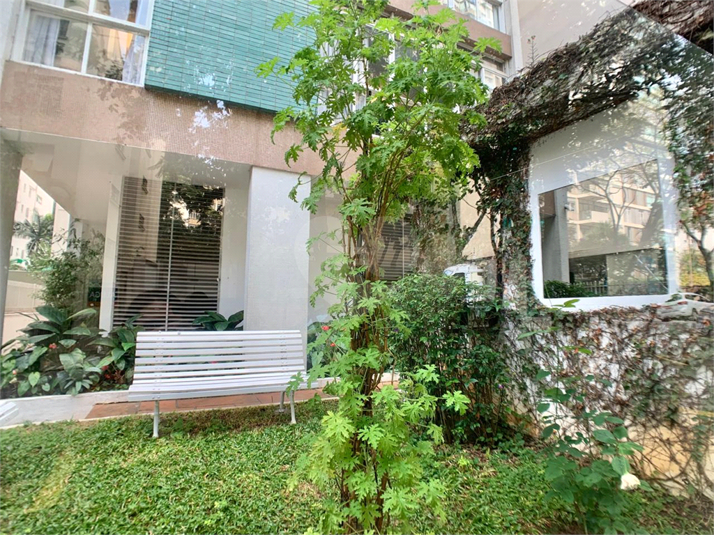 APARTAMENTO em HIGIENÓPOLIS