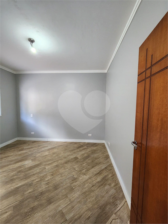 Linda Casa de alto padrão na Serra em condomínio fechado. 