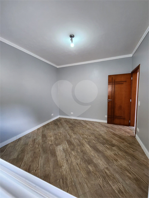 Linda Casa de alto padrão na Serra em condomínio fechado. 