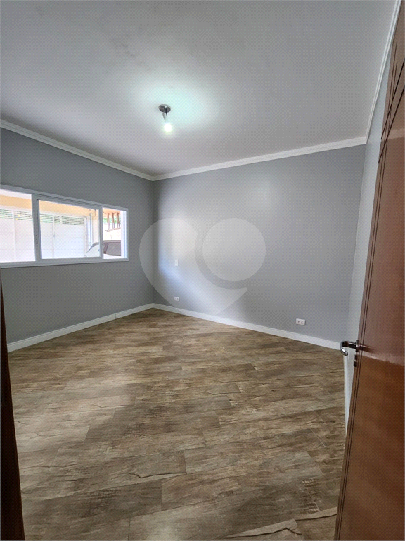 Linda Casa de alto padrão na Serra em condomínio fechado. 