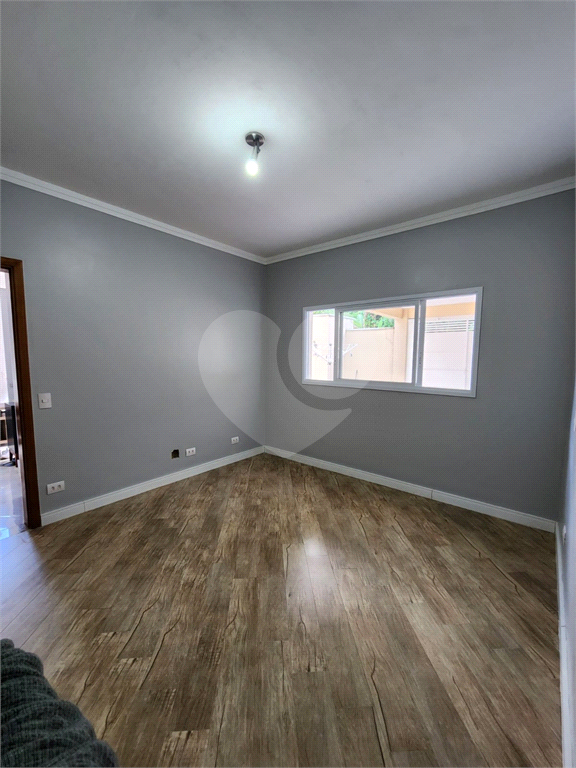 Linda Casa de alto padrão na Serra em condomínio fechado. 