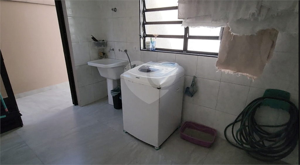 Sobrado com 4 dorms, 1 suíte e 5 vagas a 800 metros do metrô Parada Inglesa!