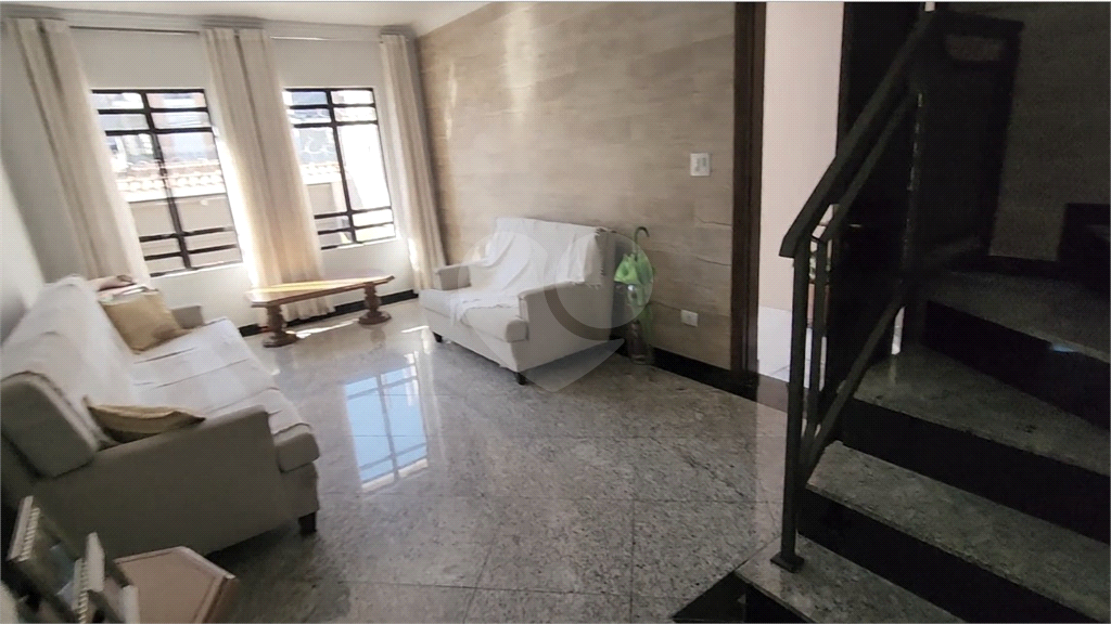 Sobrado com 4 dorms, 1 suíte e 5 vagas a 800 metros do metrô Parada Inglesa!