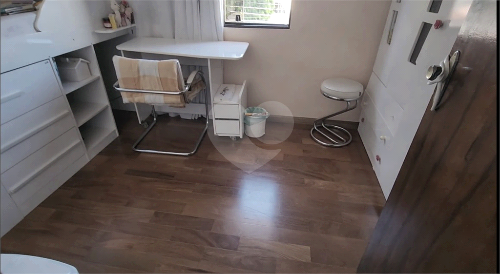 Sobrado com 4 dorms, 1 suíte e 5 vagas a 800 metros do metrô Parada Inglesa!