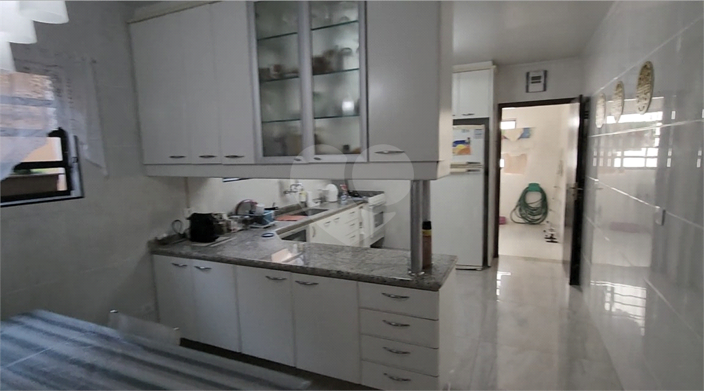 Sobrado com 4 dorms, 1 suíte e 5 vagas a 800 metros do metrô Parada Inglesa!