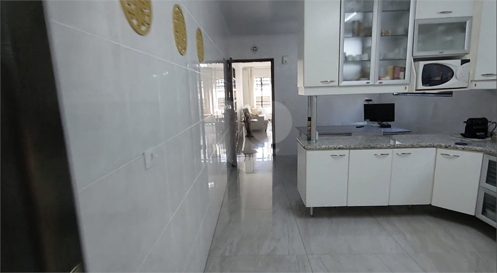 Sobrado com 4 dorms, 1 suíte e 5 vagas a 800 metros do metrô Parada Inglesa!