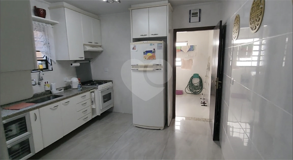 Sobrado com 4 dorms, 1 suíte e 5 vagas a 800 metros do metrô Parada Inglesa!