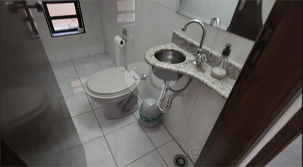 Sobrado com 4 dorms, 1 suíte e 5 vagas a 800 metros do metrô Parada Inglesa!