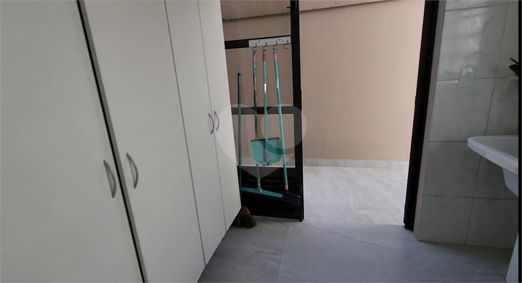 Sobrado com 4 dorms, 1 suíte e 5 vagas a 800 metros do metrô Parada Inglesa!