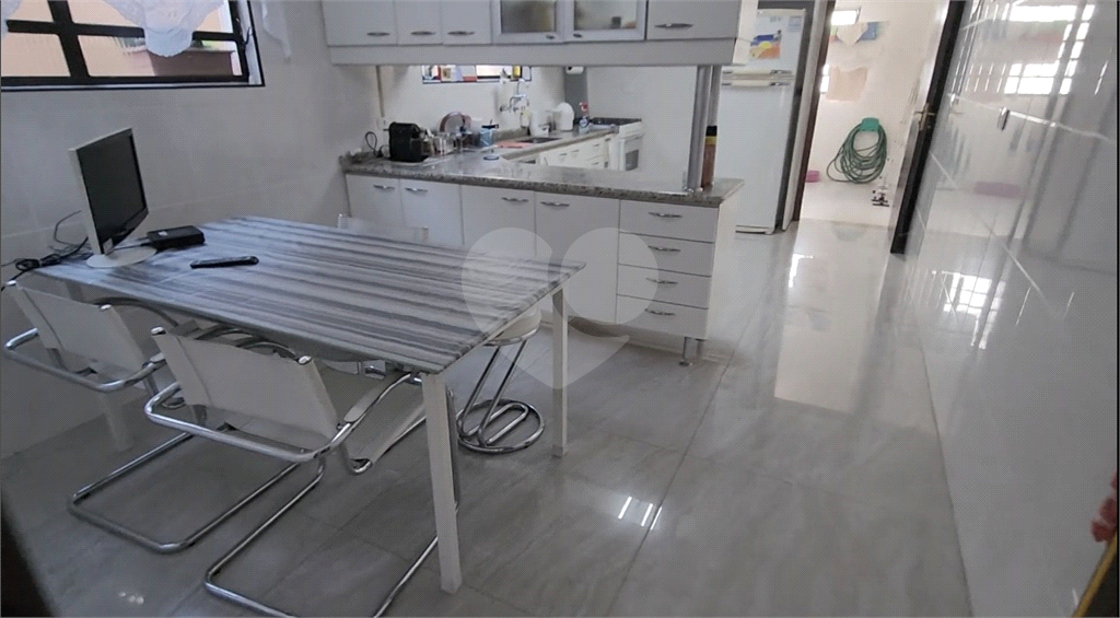 Sobrado com 4 dorms, 1 suíte e 5 vagas a 800 metros do metrô Parada Inglesa!