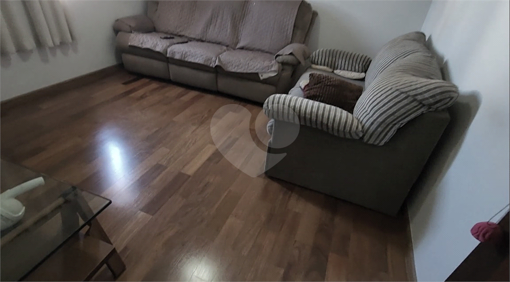 Sobrado com 4 dorms, 1 suíte e 5 vagas a 800 metros do metrô Parada Inglesa!