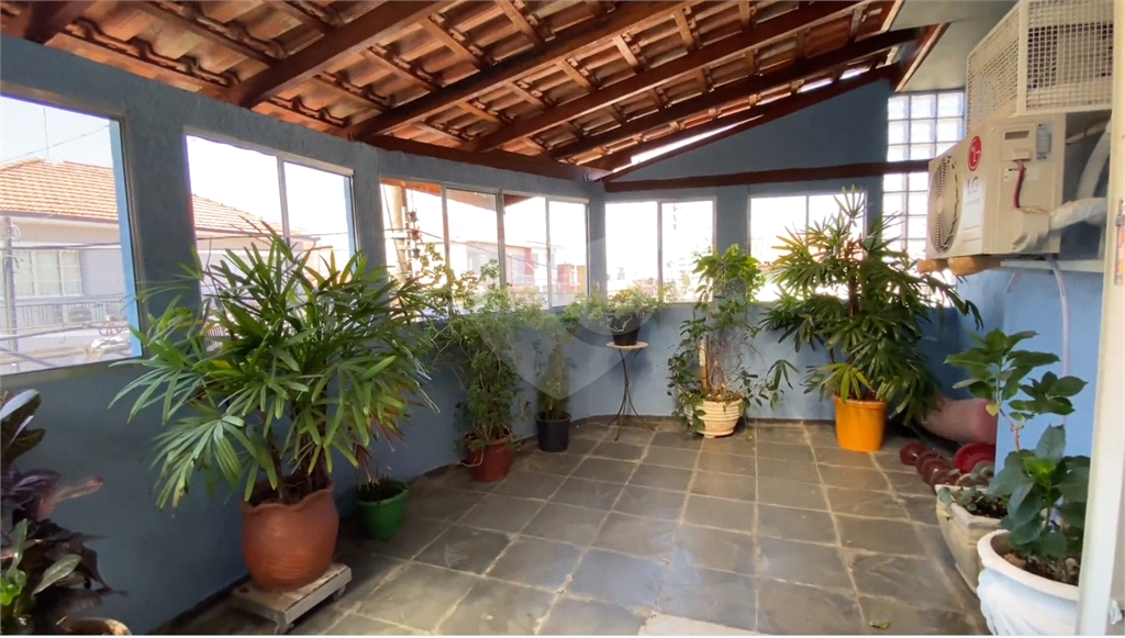 Casa à venda com 3 quartos, 300m² - Foto 1