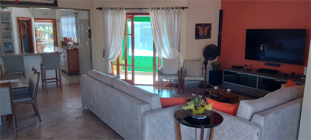 Casa de Condomínio à venda com 3 quartos, 320m² - Foto 1