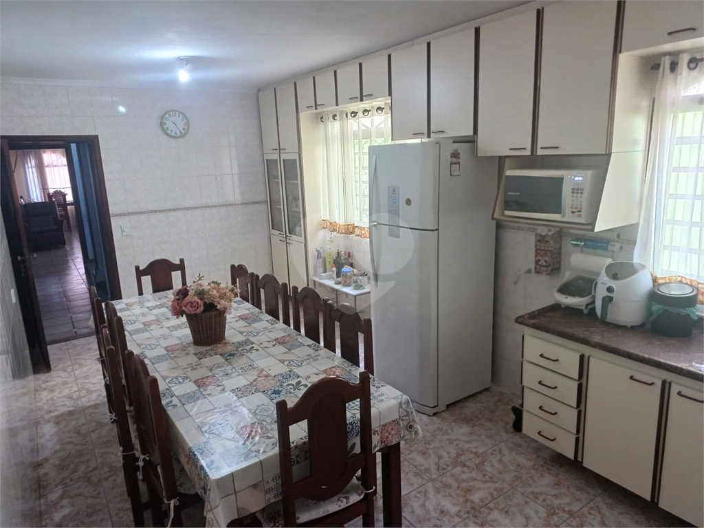 Sobrado a venda no bairro do Gangaiba.