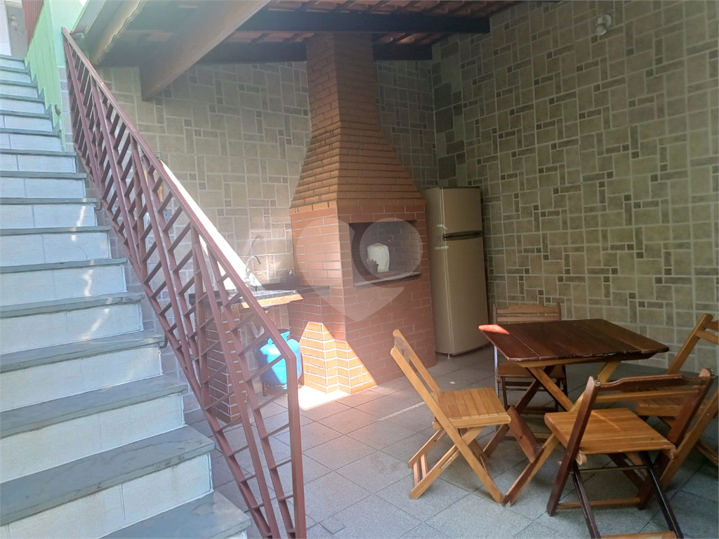 Sobrado a venda no bairro do Gangaiba.