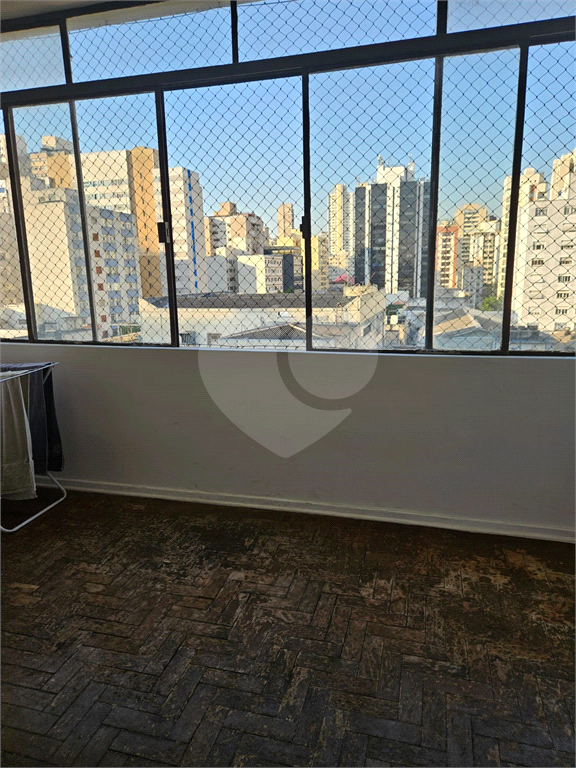 APARTAMENTO em PINHEIROS