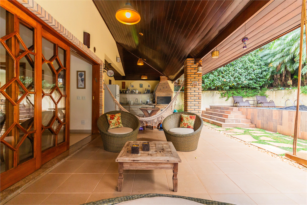 CASA EM CONDOMÍNIO À VENDA COM 4 QUARTOS - PISCINA - 4 VAGAS EM NOVA HIGIENÓPOLIS  - JANDIRA