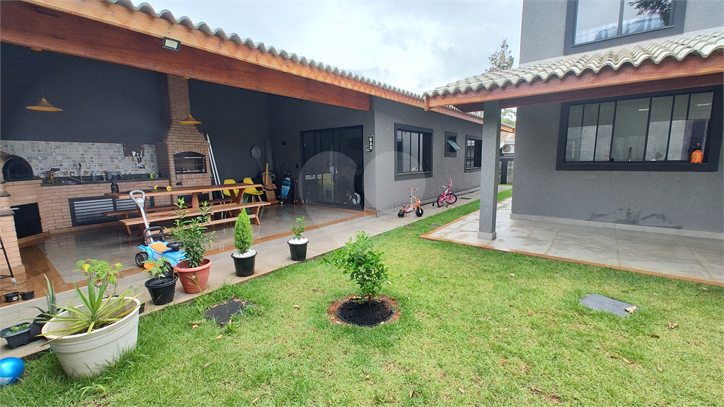 Sobrado à venda com 3 quartos, 257m² - Foto 2