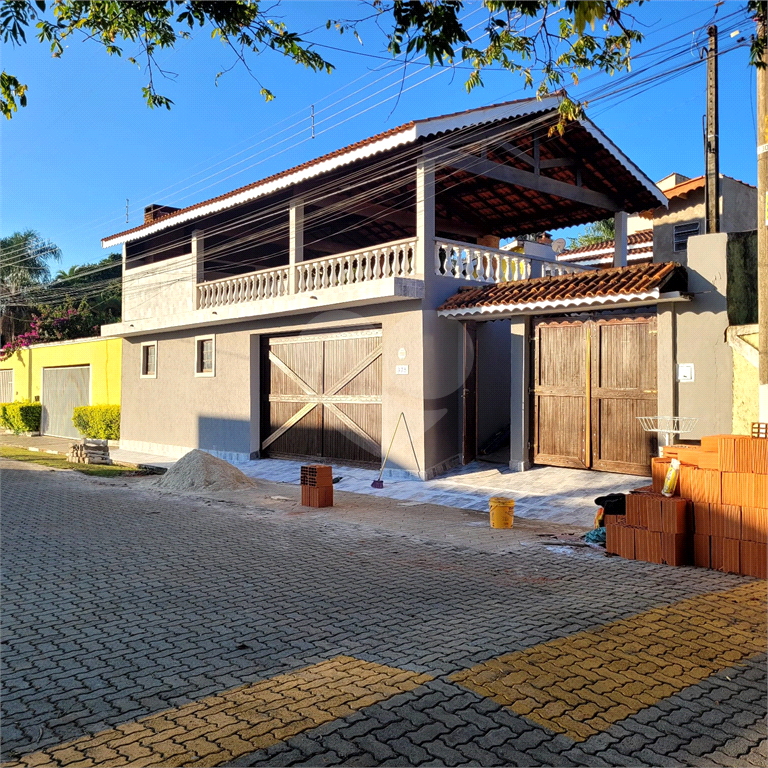 Casa de Condomínio para alugar com 3 quartos, 297m² - Foto 1