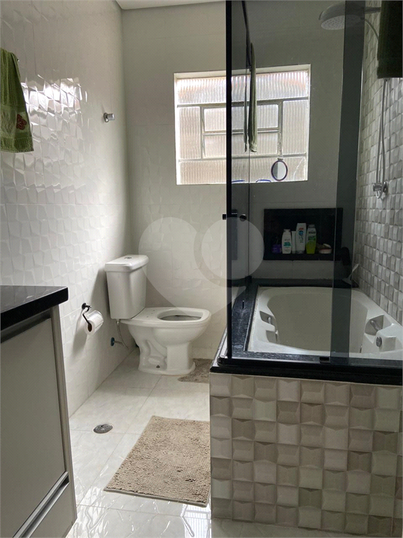 Casa à venda em Santo André, na Vila Suíça, 2 dormitórios (1 suíte), 2 vagas, quintal, churrasqueira