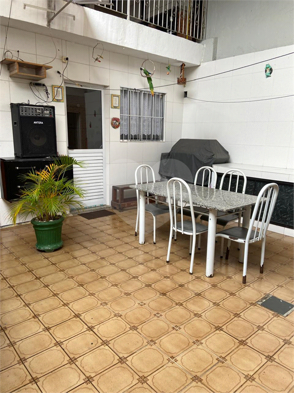 Casa à venda em Santo André, na Vila Suíça, 2 dormitórios (1 suíte), 2 vagas, quintal, churrasqueira