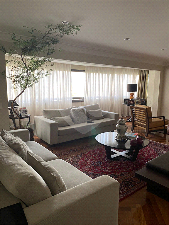 Apartamento amplo à venda na Região do Morumbi