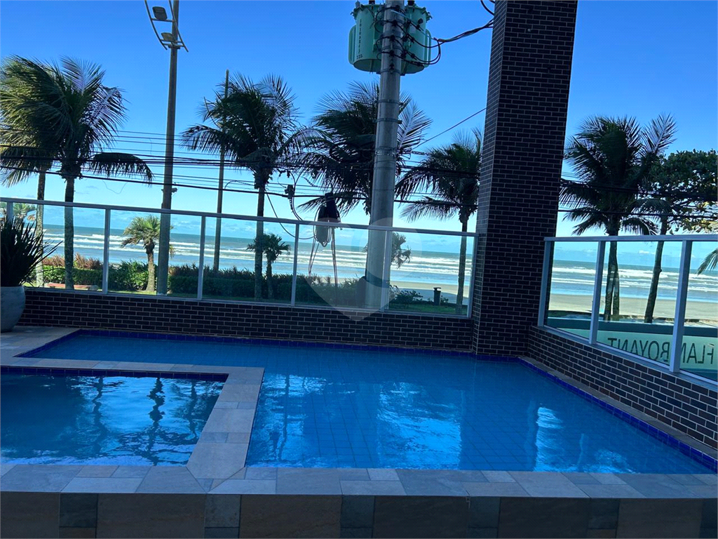 Apartamento na Praia Grande frente praia com Varanda Gourmet
