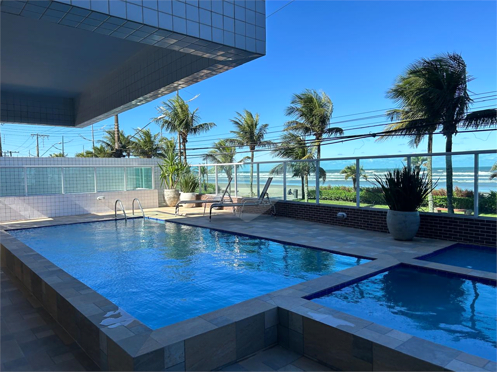 Apartamento na Praia Grande frente praia com Varanda Gourmet