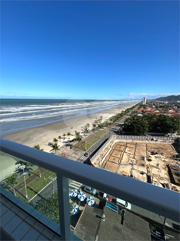 Apartamento na Praia Grande frente praia com Varanda Gourmet