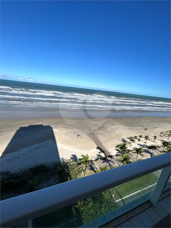 Apartamento na Praia Grande frente praia com Varanda Gourmet