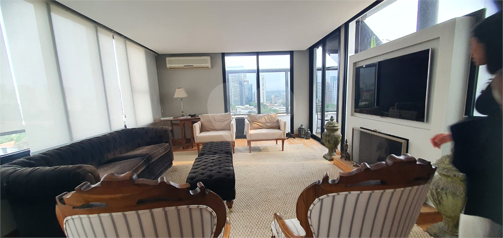 Apartamento para locação em Pinheiros  com 176m², 3 quartos e 2 vagas 