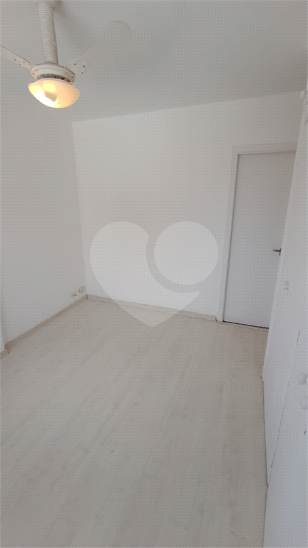 Apartamento de 100m², localizado no bairro Pompéia, com 2 dormitórios, sendo 1 suíte, e ar