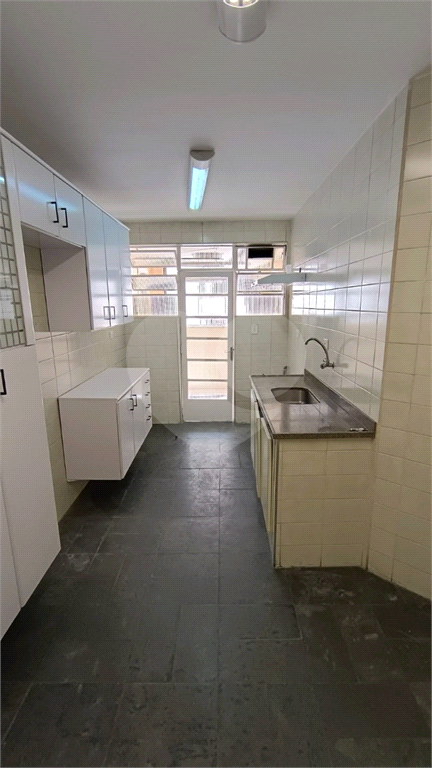 Apartamento de 100m², localizado no bairro Pompéia, com 2 dormitórios, sendo 1 suíte, e ar