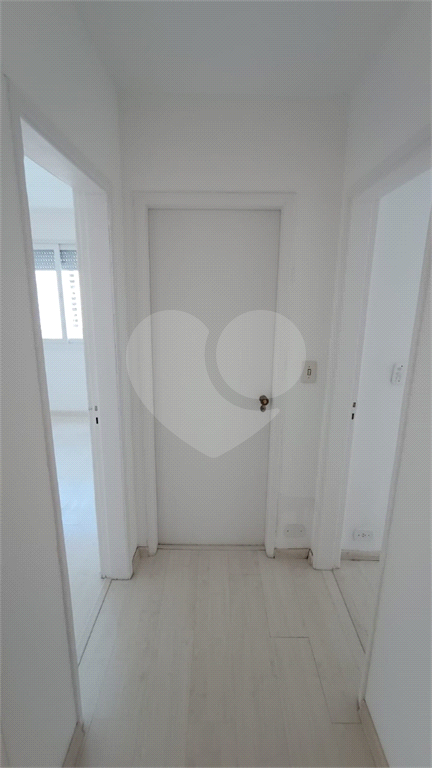 Apartamento de 100m², localizado no bairro Pompéia, com 2 dormitórios, sendo 1 suíte, e ar