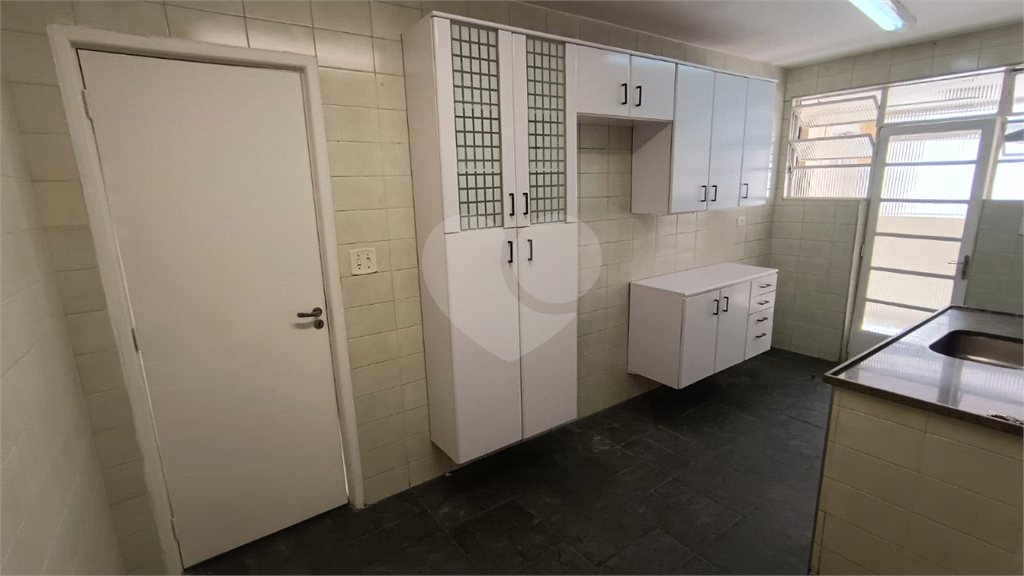 Apartamento de 100m², localizado no bairro Pompéia, com 2 dormitórios, sendo 1 suíte, e ar