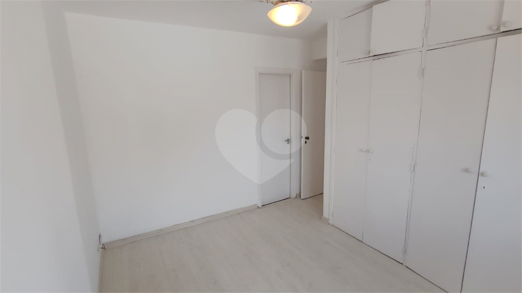 Apartamento de 100m², localizado no bairro Pompéia, com 2 dormitórios, sendo 1 suíte, e ar