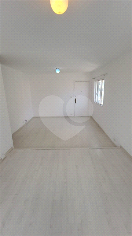 Apartamento de 100m², localizado no bairro Pompéia, com 2 dormitórios, sendo 1 suíte, e ar