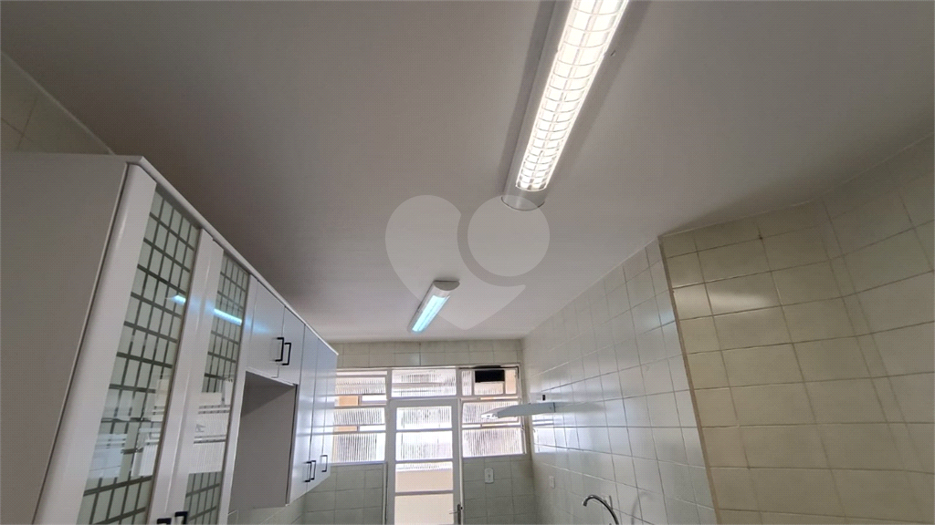 Apartamento de 100m², localizado no bairro Pompéia, com 2 dormitórios, sendo 1 suíte, e ar