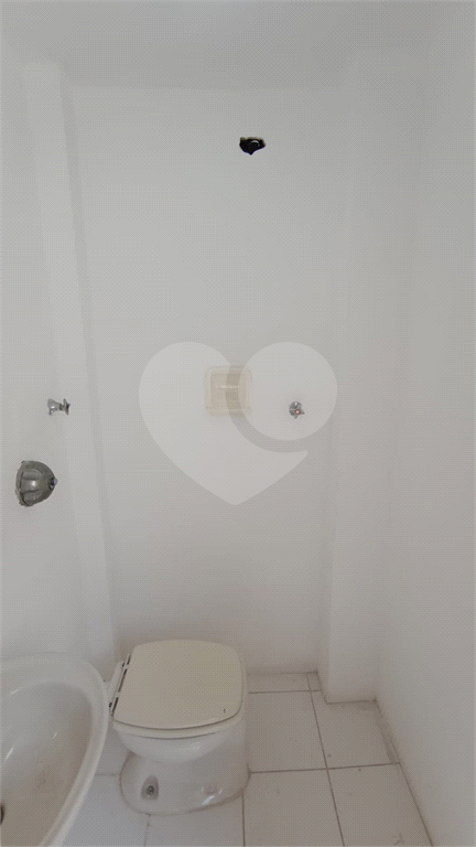 Apartamento de 100m², localizado no bairro Pompéia, com 2 dormitórios, sendo 1 suíte, e ar
