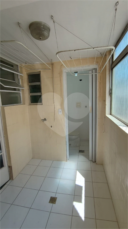 Apartamento de 100m², localizado no bairro Pompéia, com 2 dormitórios, sendo 1 suíte, e ar
