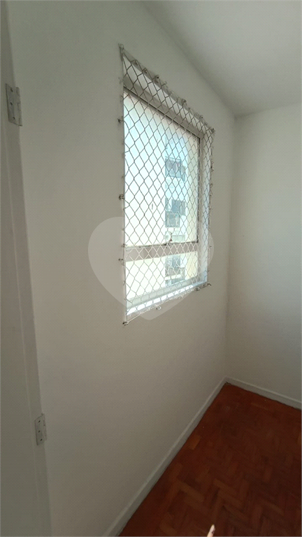Apartamento de 100m², localizado no bairro Pompéia, com 2 dormitórios, sendo 1 suíte, e ar