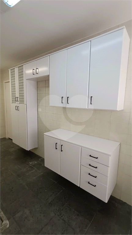 Apartamento de 100m², localizado no bairro Pompéia, com 2 dormitórios, sendo 1 suíte, e ar